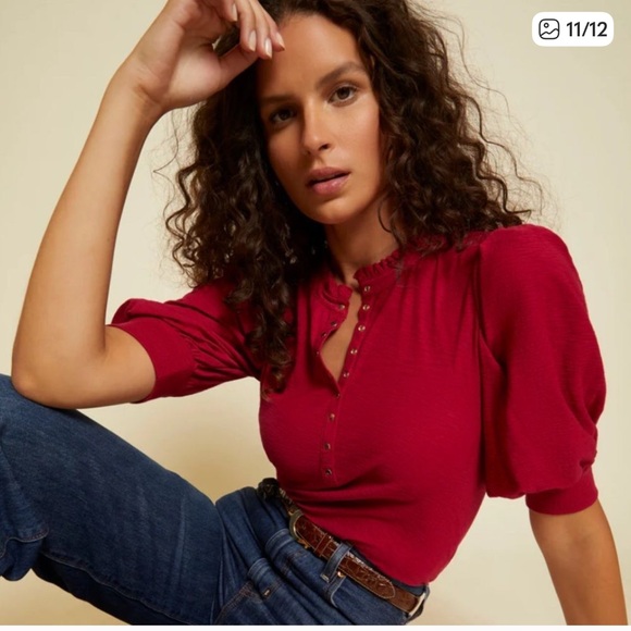 Nation LTD Tops - Nation Ltd Veronique Ruffle Collar Henley
Gold Snaps Heartbreaker